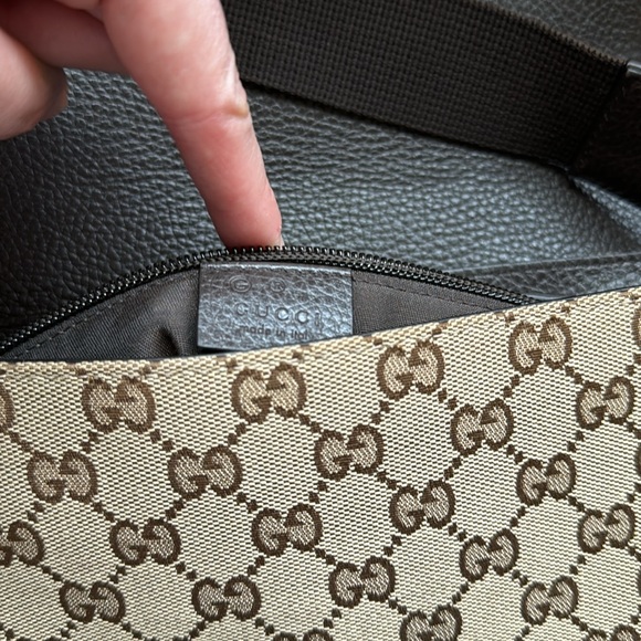 Gucci GG Canvas Monogram Messenger Bag - Picture 4 of 7